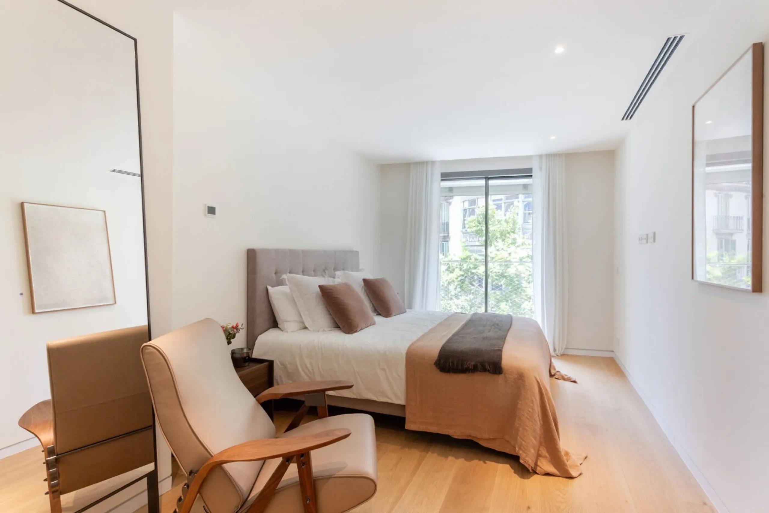 Premium Apartments in Eixample Near Passeig de Gracia, Barcelona