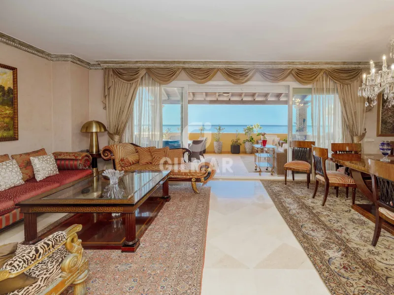 Duplex penthouse in Marbella Este - Málaga