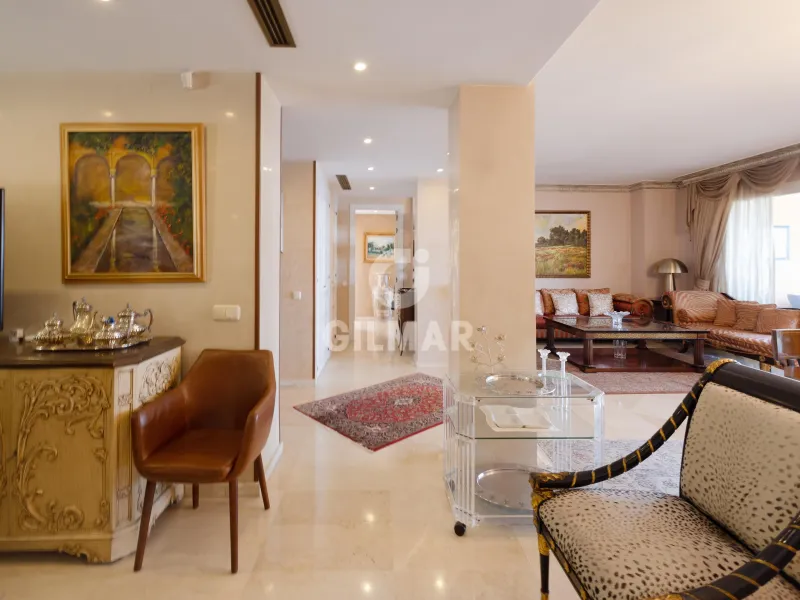 Duplex penthouse in Marbella Este - Málaga