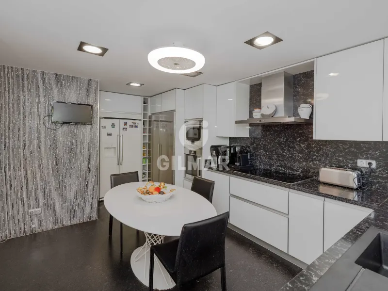 Duplex penthouse in Marbella Este - Málaga