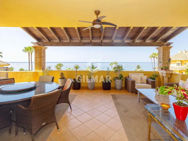 Duplex penthouse in Marbella Este - Málaga