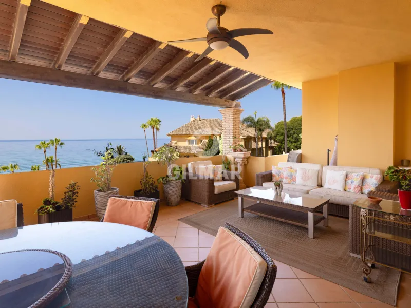 Duplex penthouse in Marbella Este - Málaga