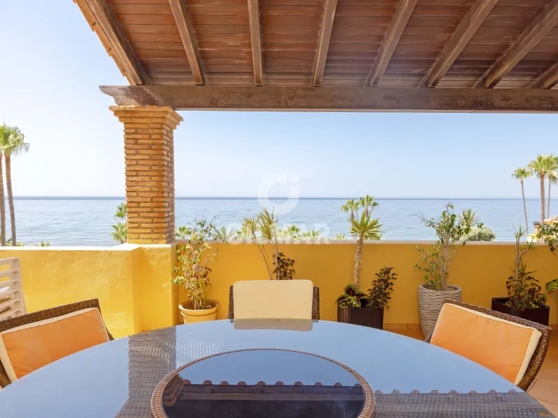 Duplex penthouse in Marbella Este - Málaga