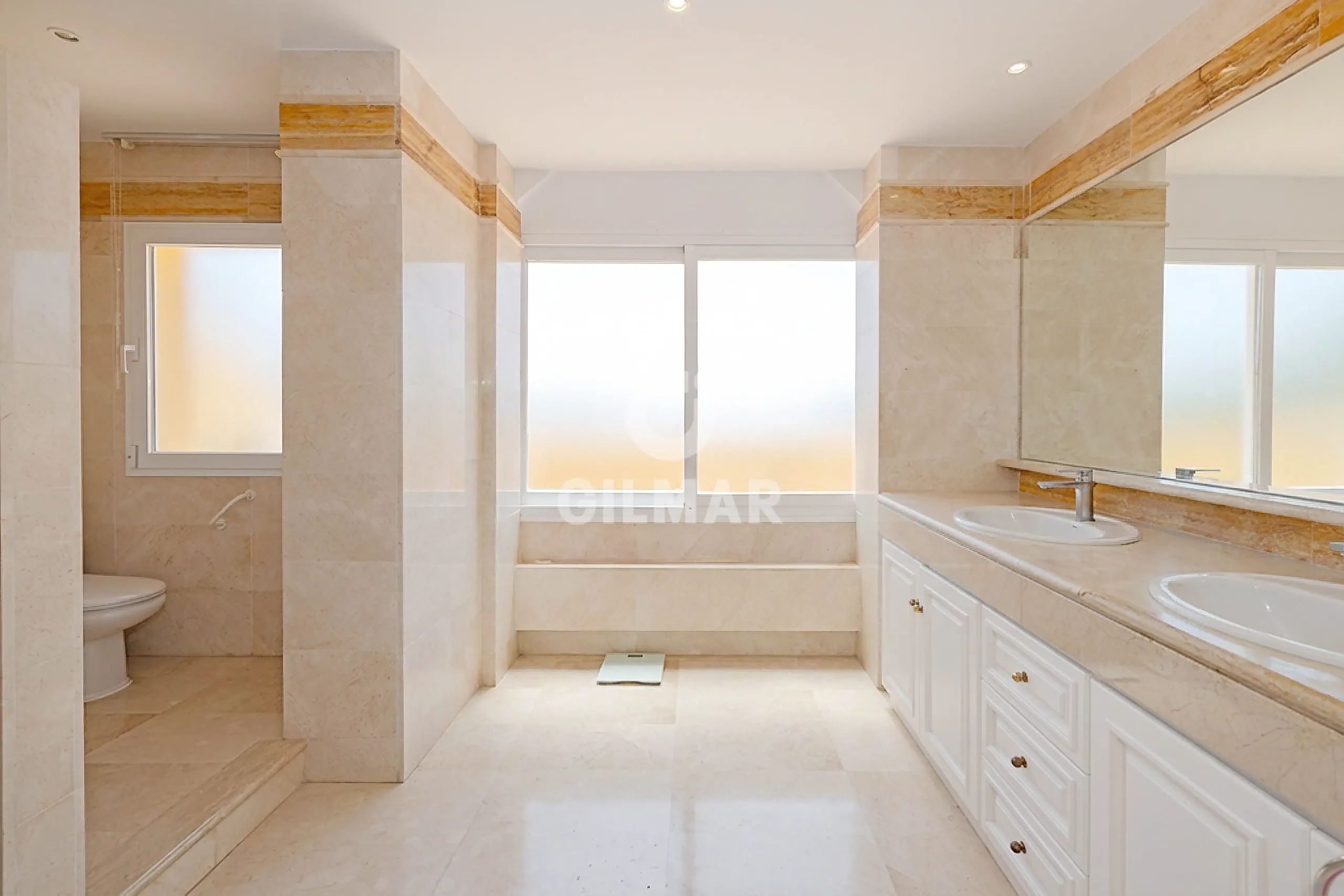 Duplex penthouse in Marbella Este - Málaga