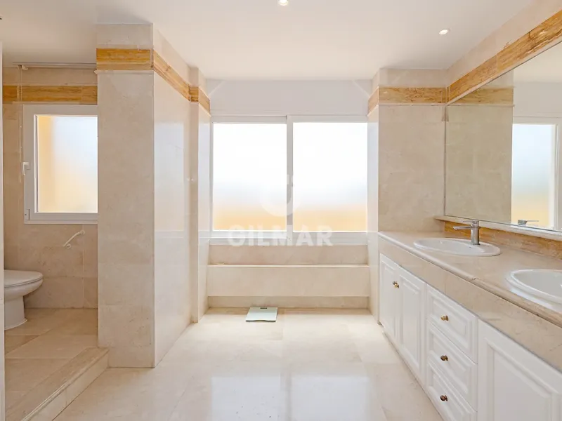 Duplex penthouse in Marbella Este - Málaga