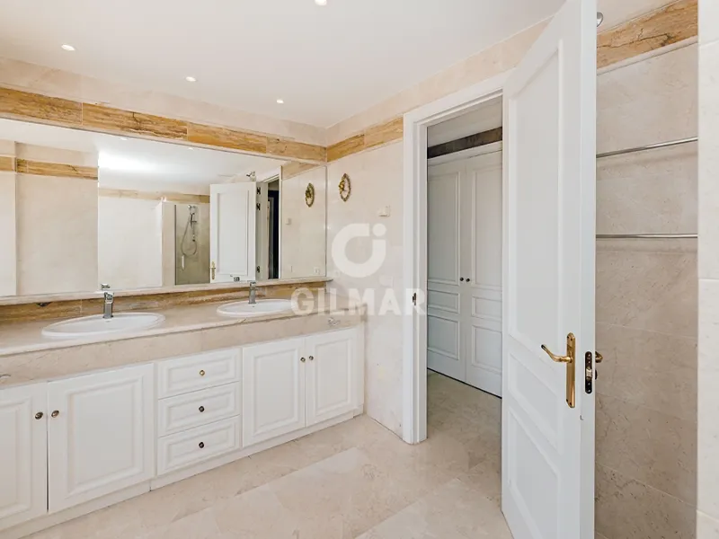 Duplex penthouse in Marbella Este - Málaga