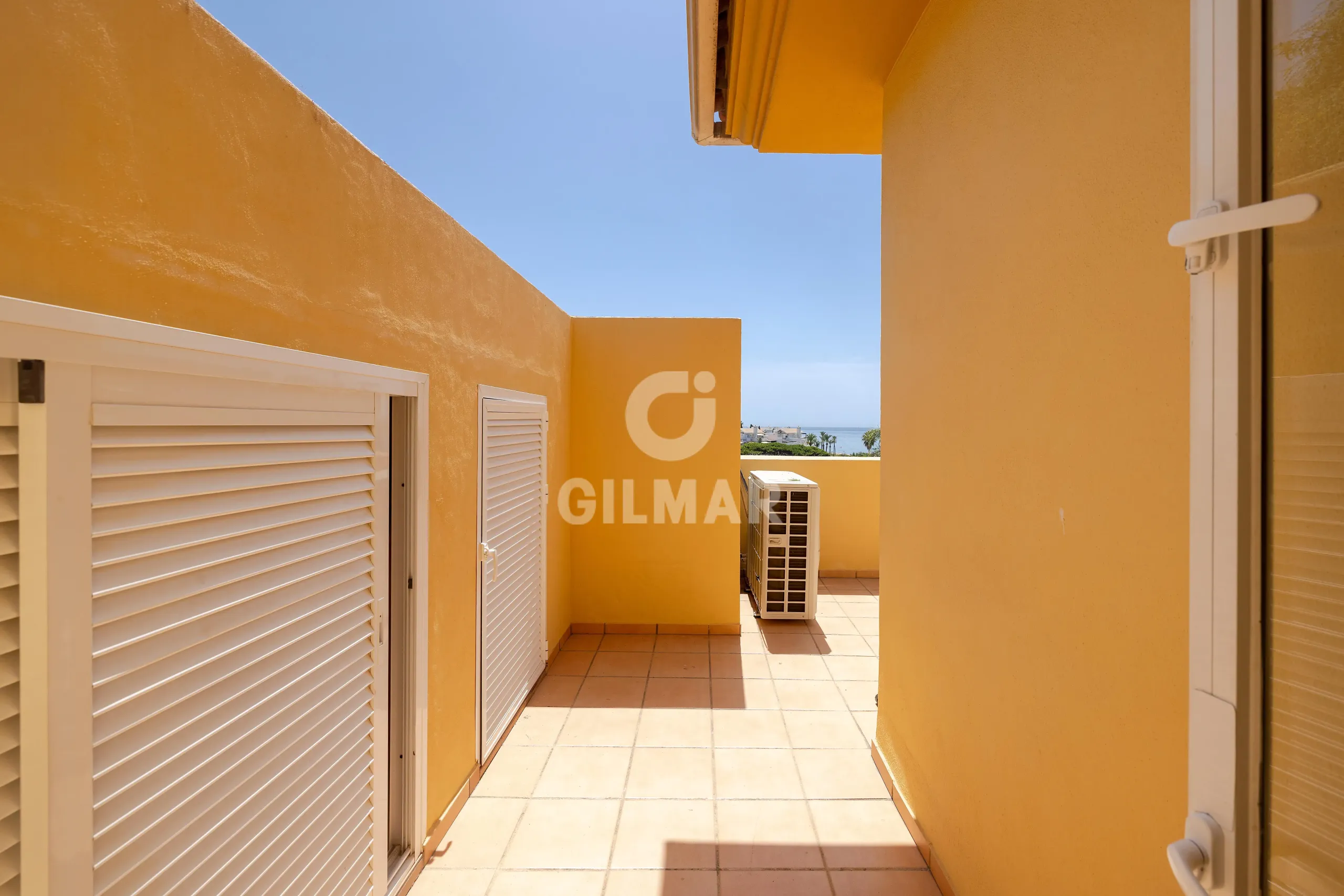Duplex penthouse in Marbella Este - Málaga