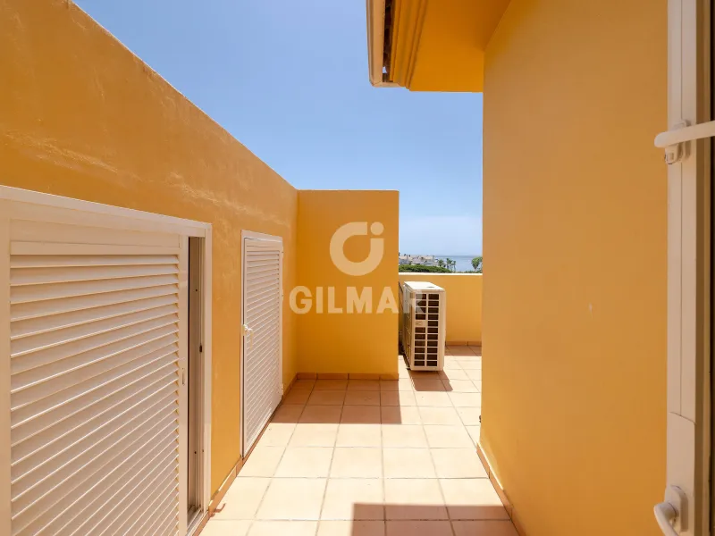 Duplex penthouse in Marbella Este - Málaga