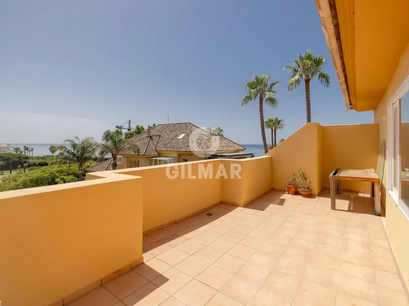 Duplex penthouse in Marbella Este - Málaga