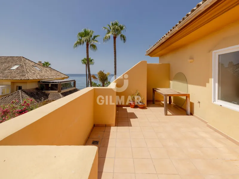 Duplex penthouse in Marbella Este - Málaga
