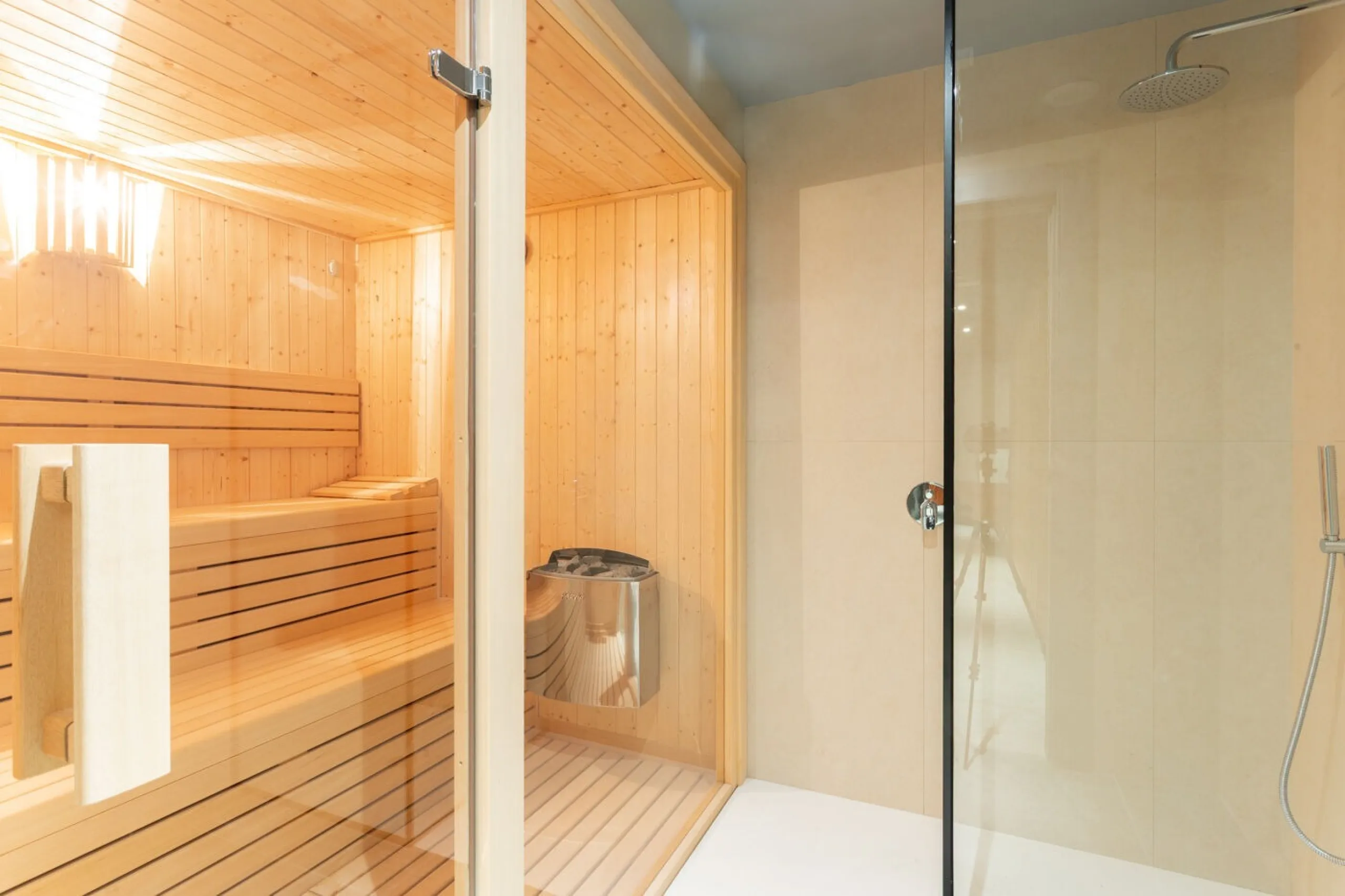 Premium Apartments in Eixample Near Passeig de Gracia, Barcelona
