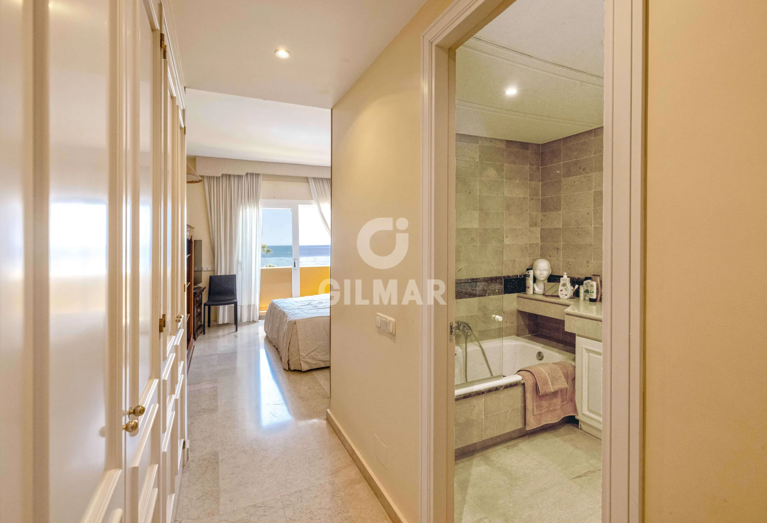 Duplex penthouse in Marbella Este - Málaga