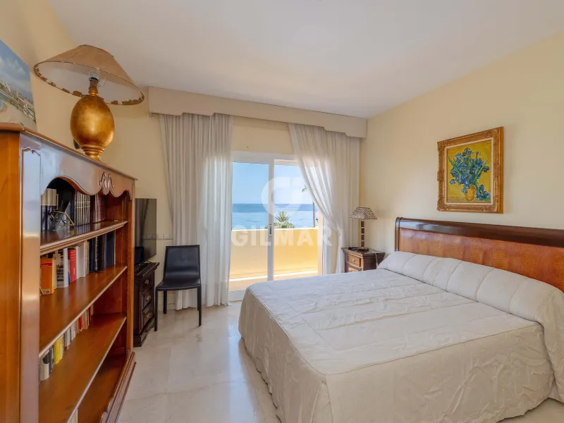 Duplex penthouse in Marbella Este - Málaga