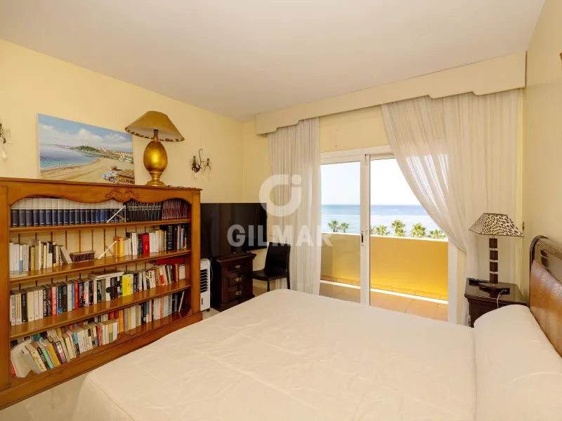 Duplex penthouse in Marbella Este - Málaga