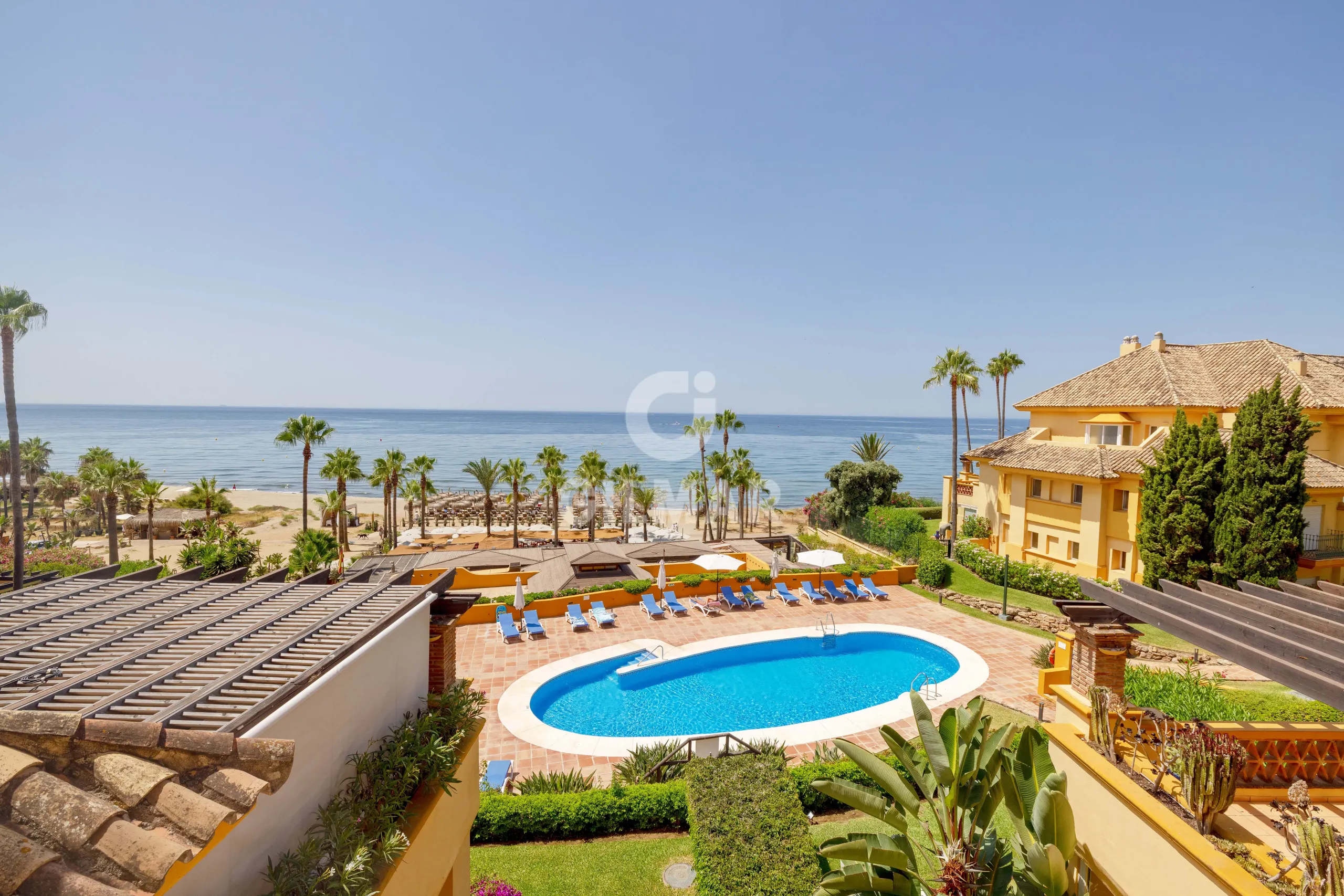 Duplex penthouse in Marbella Este - Málaga