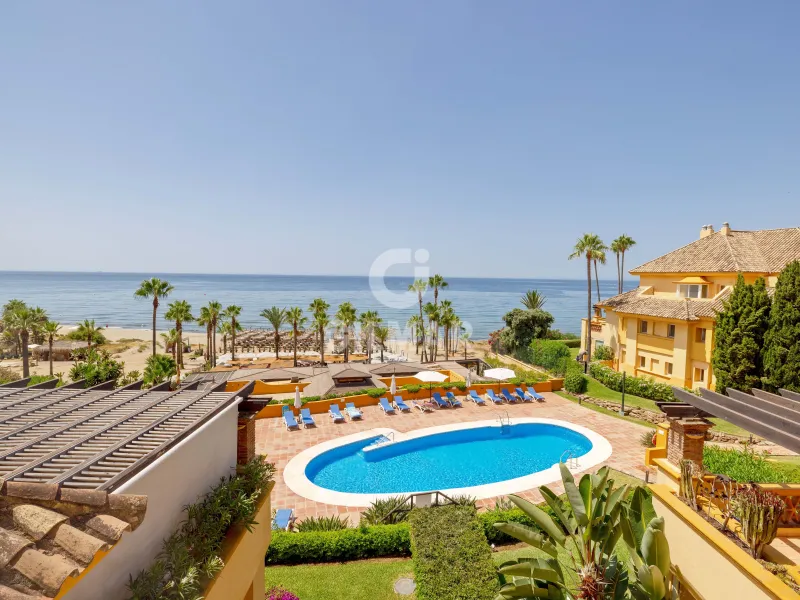 Duplex penthouse in Marbella Este - Málaga