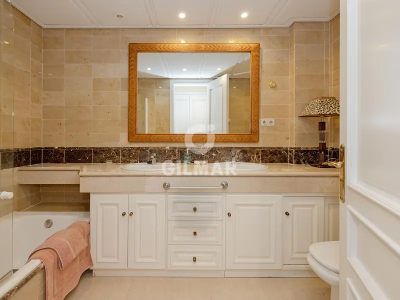 Duplex penthouse in Marbella Este - Málaga