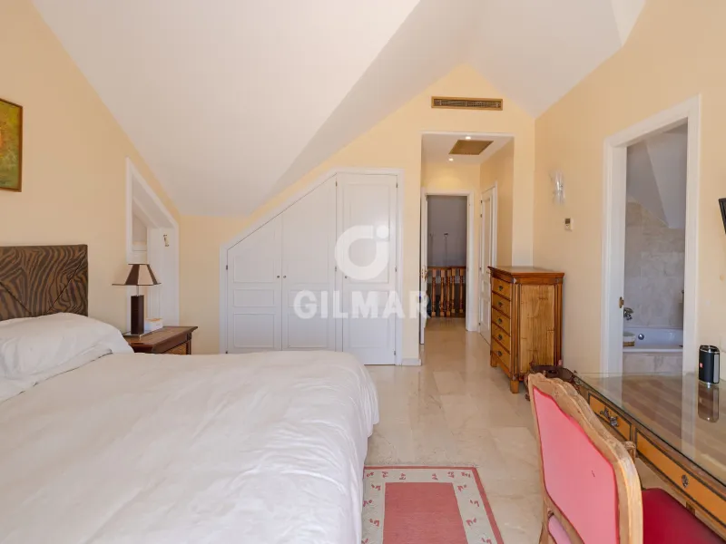 Duplex penthouse in Marbella Este - Málaga