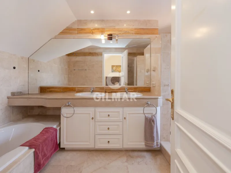 Duplex penthouse in Marbella Este - Málaga