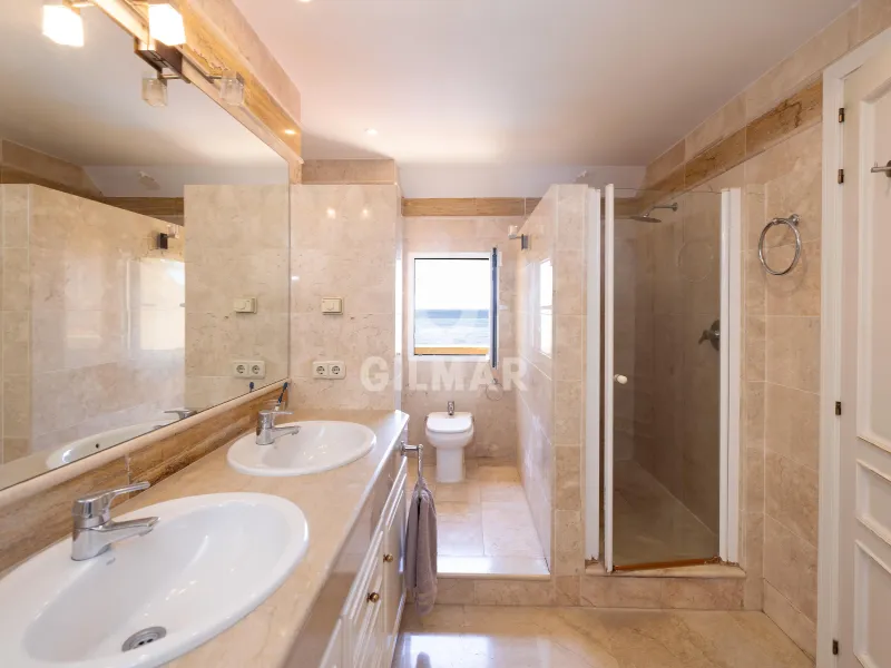 Duplex penthouse in Marbella Este - Málaga