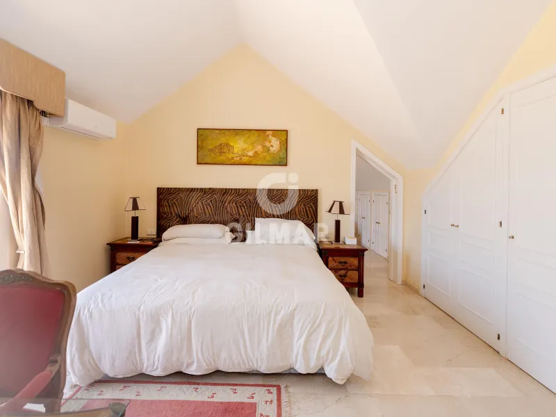 Duplex penthouse in Marbella Este - Málaga