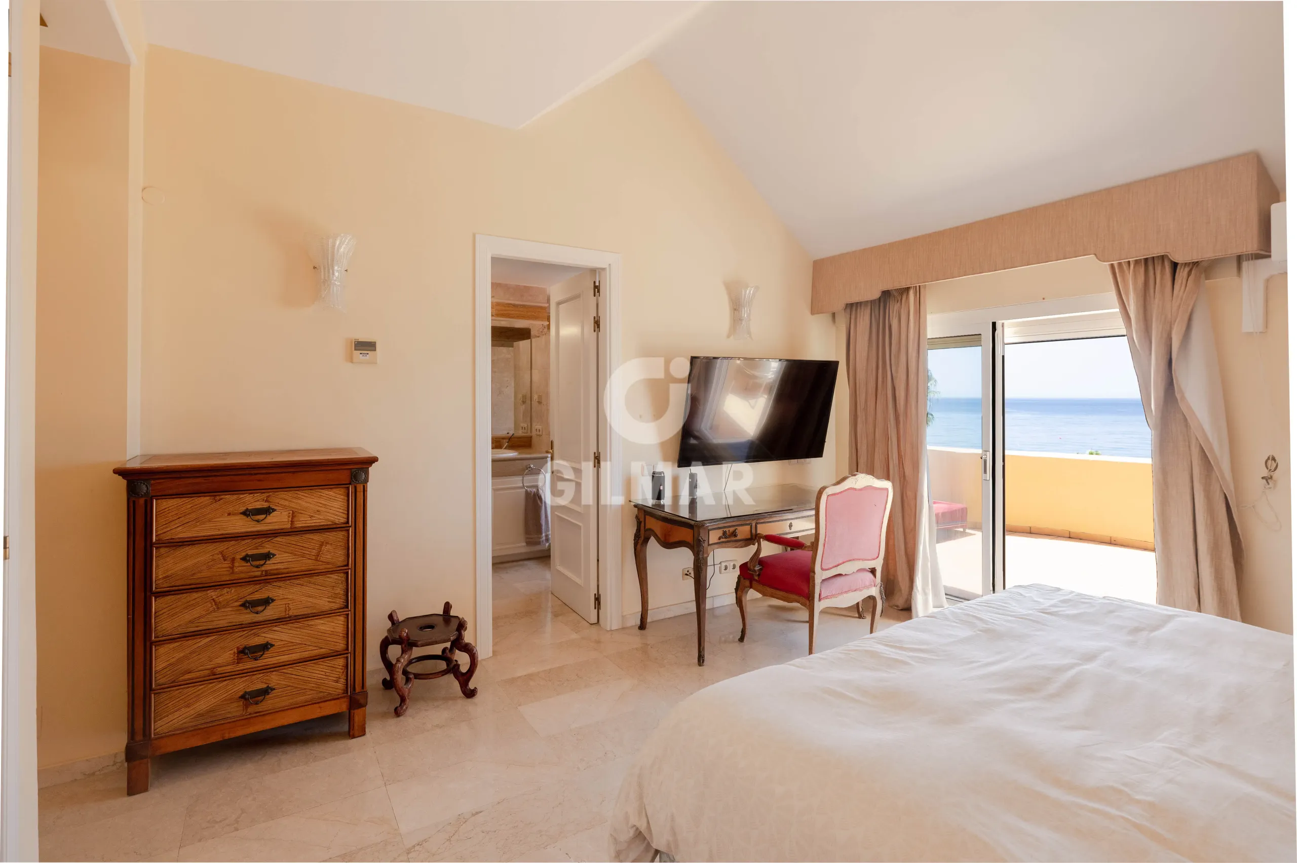 Duplex penthouse in Marbella Este - Málaga