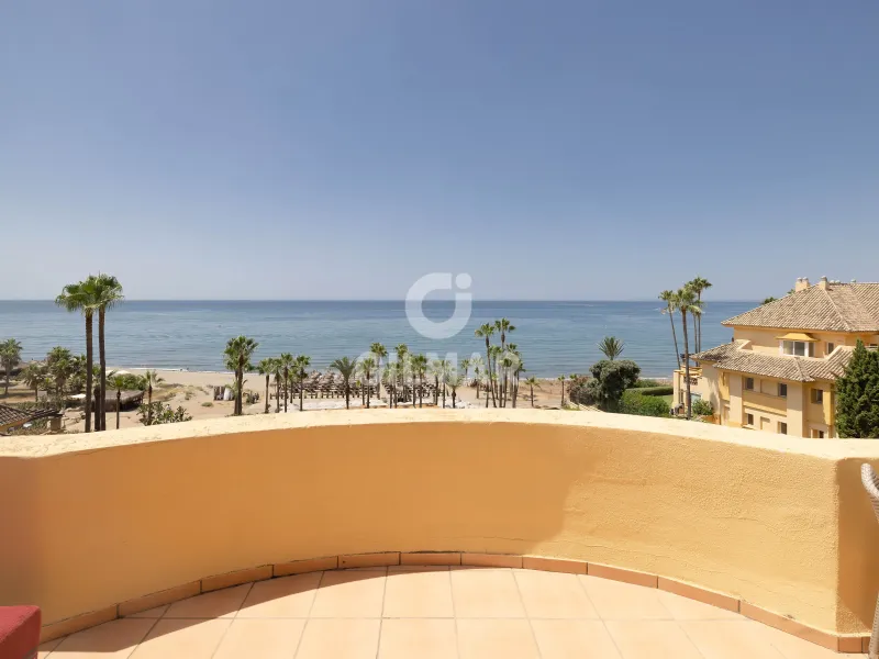 Duplex penthouse in Marbella Este - Málaga