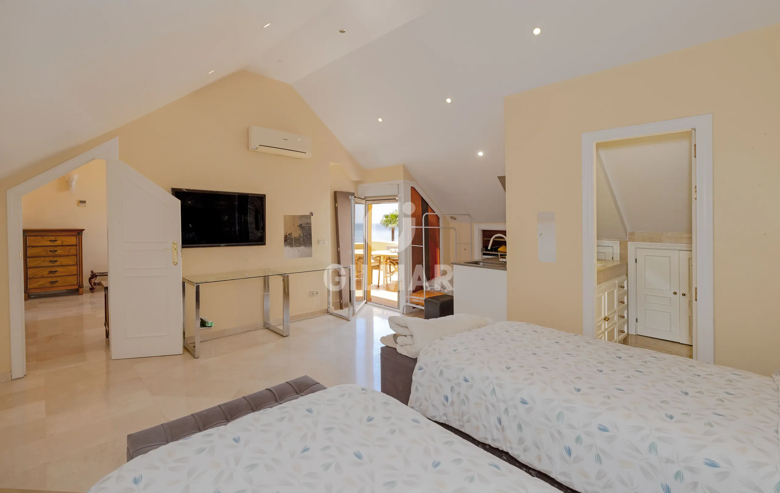 Duplex penthouse in Marbella Este - Málaga