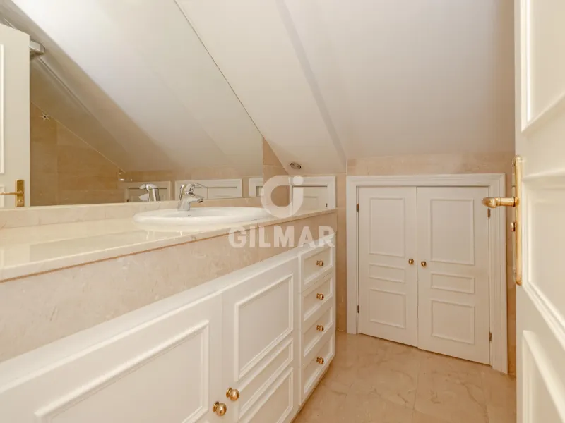 Duplex penthouse in Marbella Este - Málaga