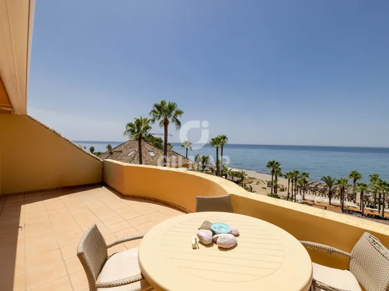 Duplex penthouse in Marbella Este - Málaga