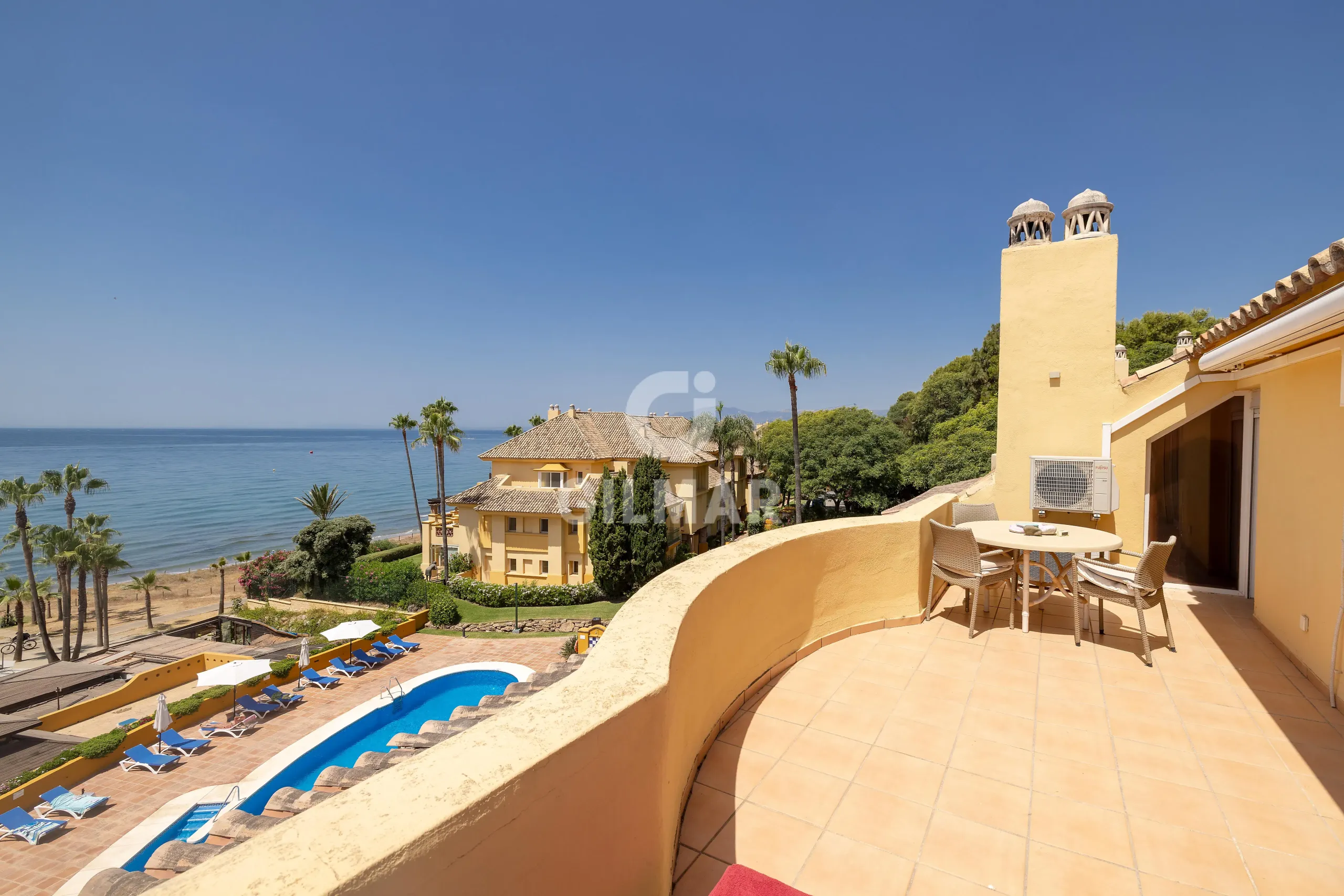 Duplex penthouse in Marbella Este - Málaga