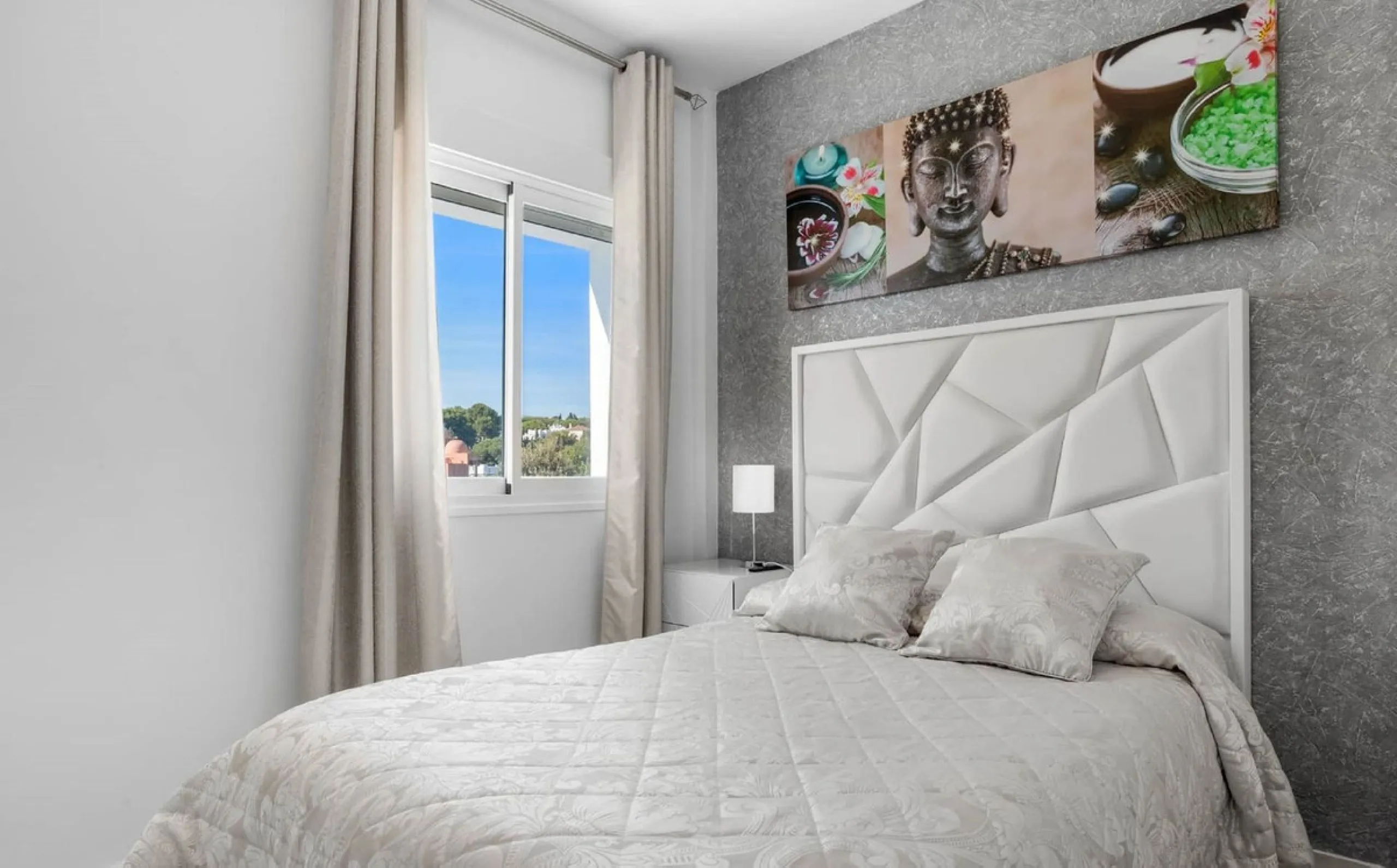 House - Semi-Detached House в продаже в Marbella, Málaga. В доме 6 спален и 4 ванных комнат. Площадь дома 358 м²