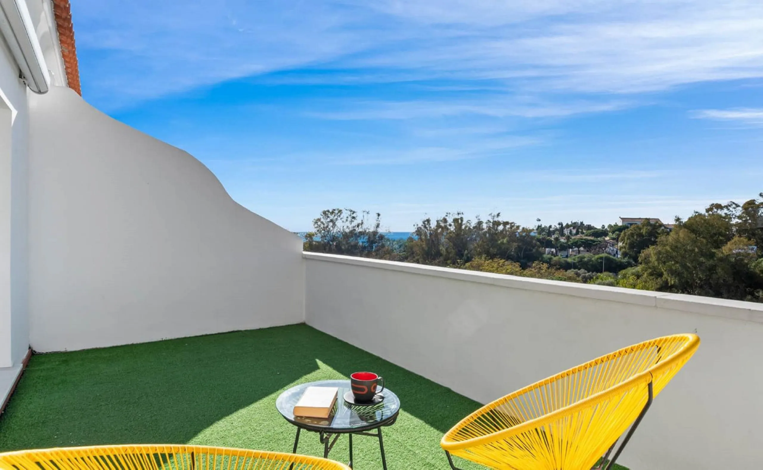 House - Semi-Detached House в продаже в Marbella, Málaga. В доме 6 спален и 4 ванных комнат. Площадь дома 358 м²