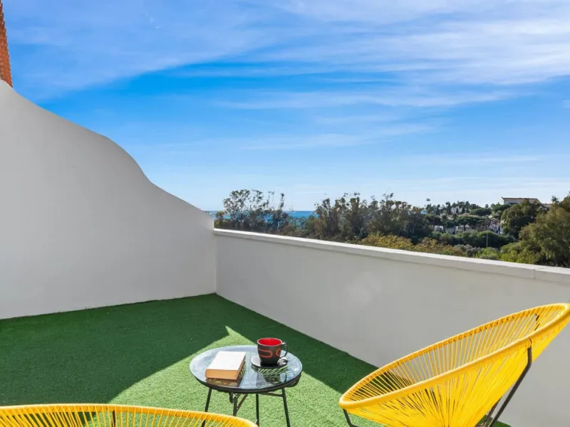 House - Semi-Detached House в продаже в Marbella, Málaga. В доме 6 спален и 4 ванных комнат. Площадь дома 358 м²