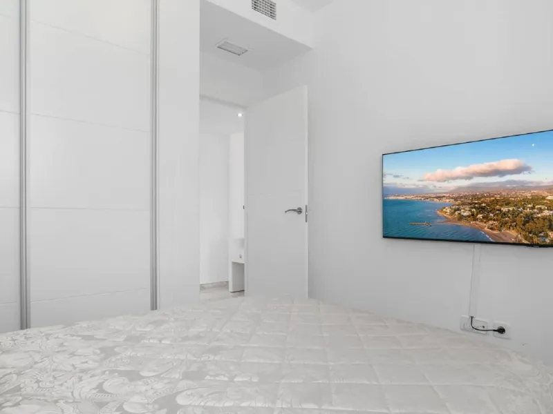 House - Semi-Detached House в продаже в Marbella, Málaga. В доме 6 спален и 4 ванных комнат. Площадь дома 358 м²