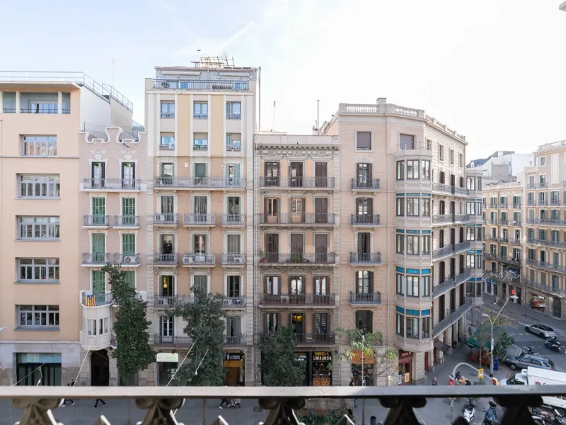 Elegant Renovated Modernist Apartment in Eixample, Barcelona