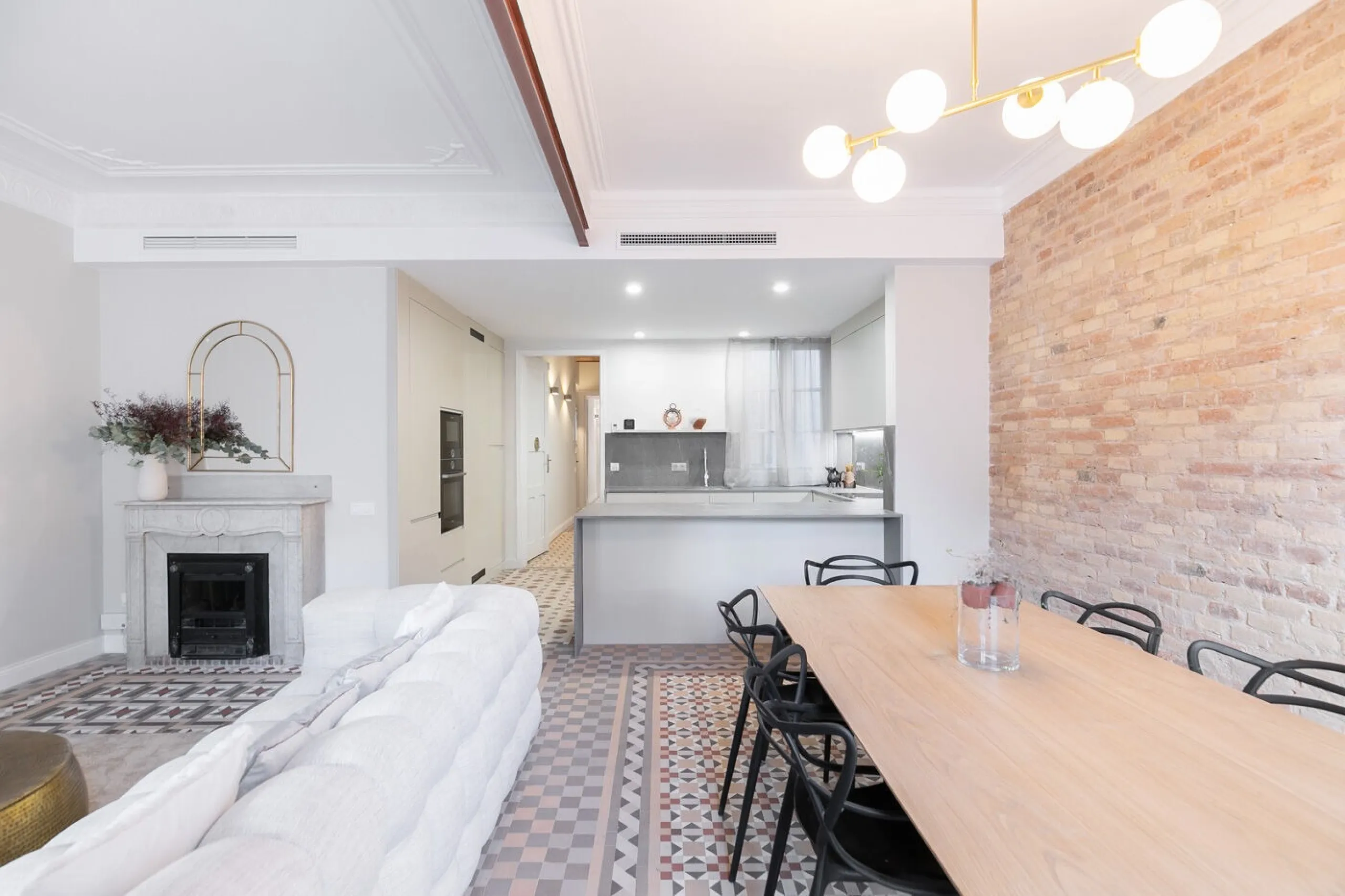 Elegant Renovated Modernist Apartment in Eixample, Barcelona