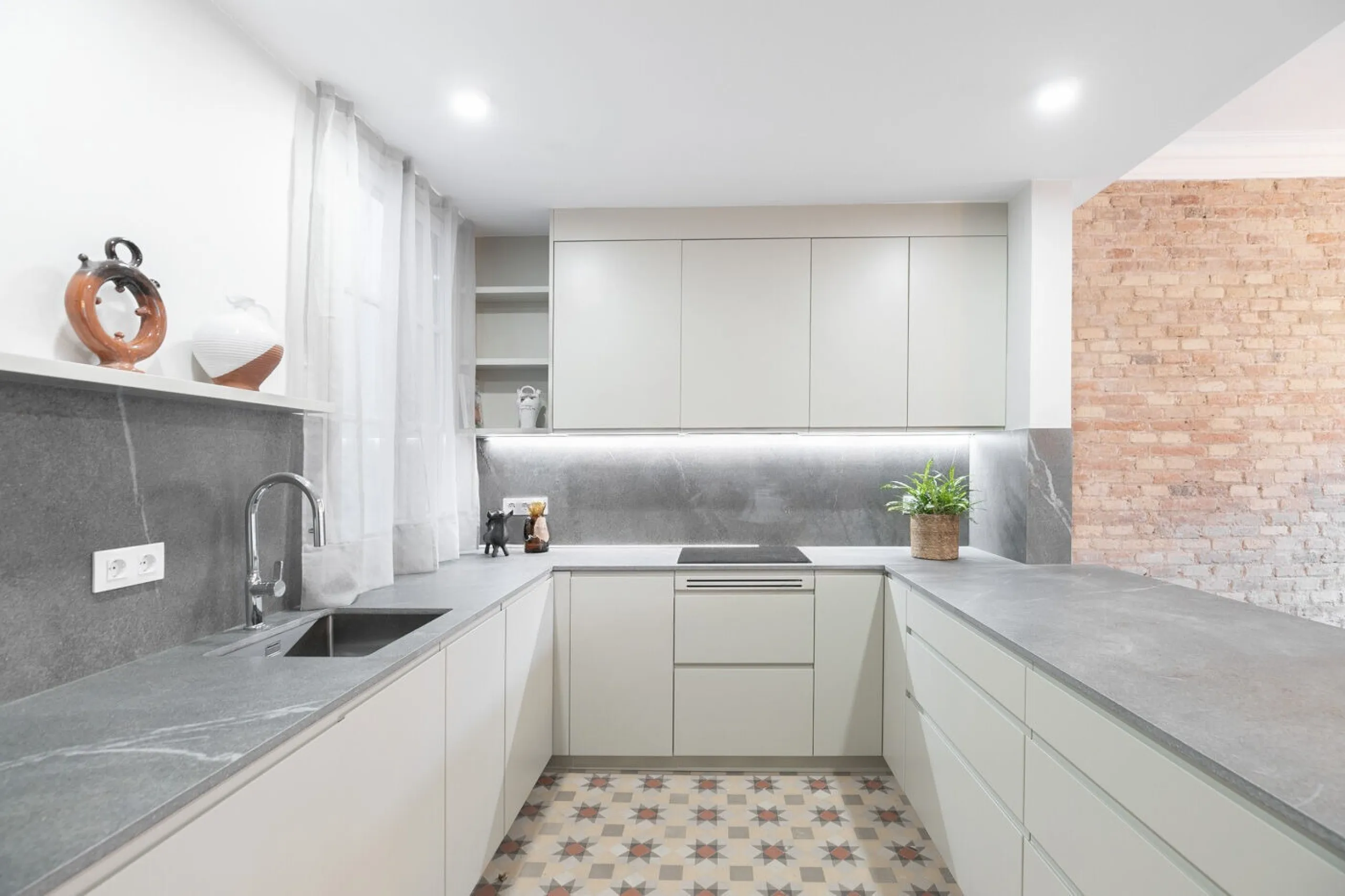 Elegant Renovated Modernist Apartment in Eixample, Barcelona