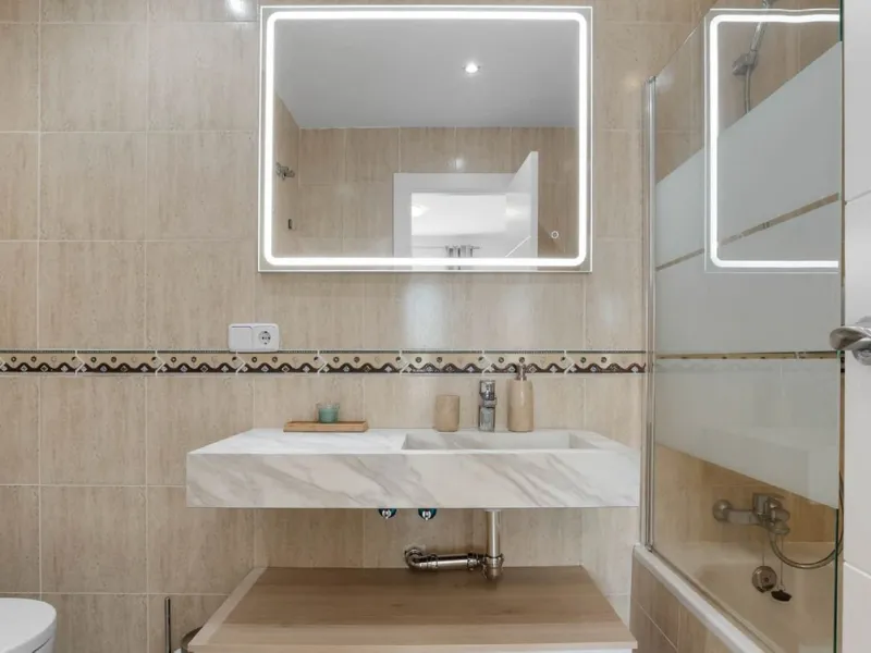 House - Semi-Detached House в продаже в Marbella, Málaga. В доме 6 спален и 4 ванных комнат. Площадь дома 358 м²