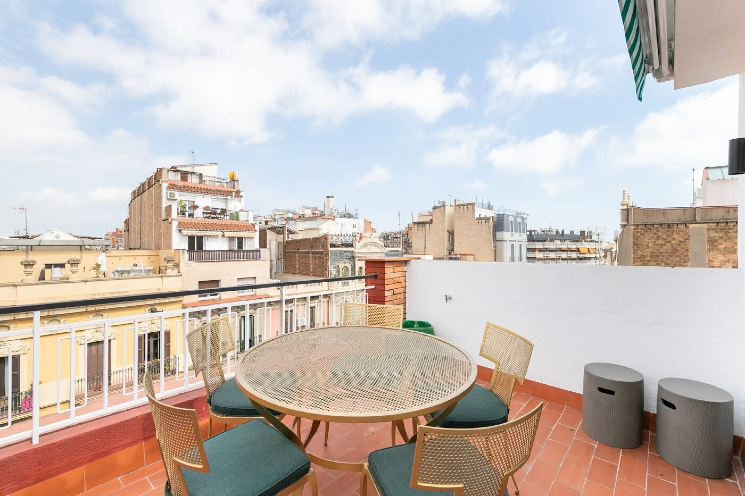 Stylish Renovated Penthouse in the Heart of Eixample Esquerra, Barcelona