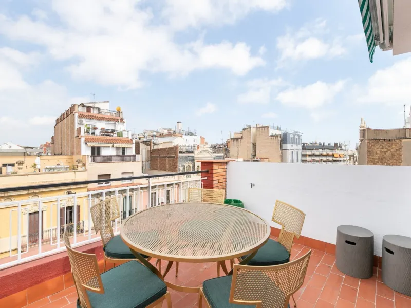 Stylish Renovated Penthouse in the Heart of Eixample Esquerra, Barcelona
