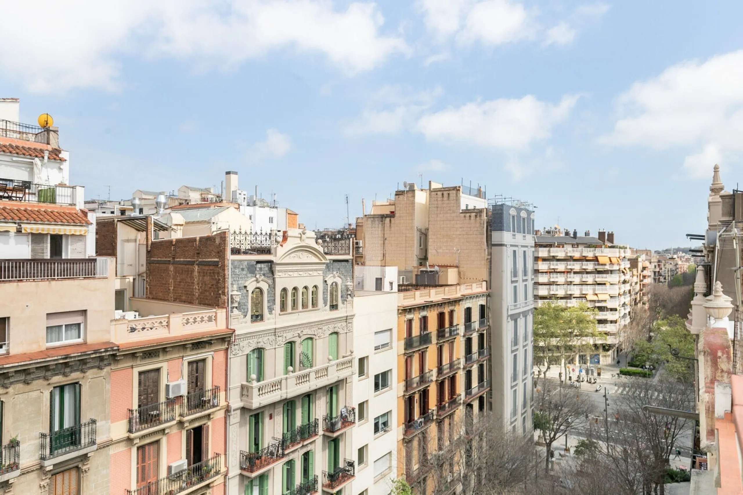 Stylish Renovated Penthouse in the Heart of Eixample Esquerra, Barcelona