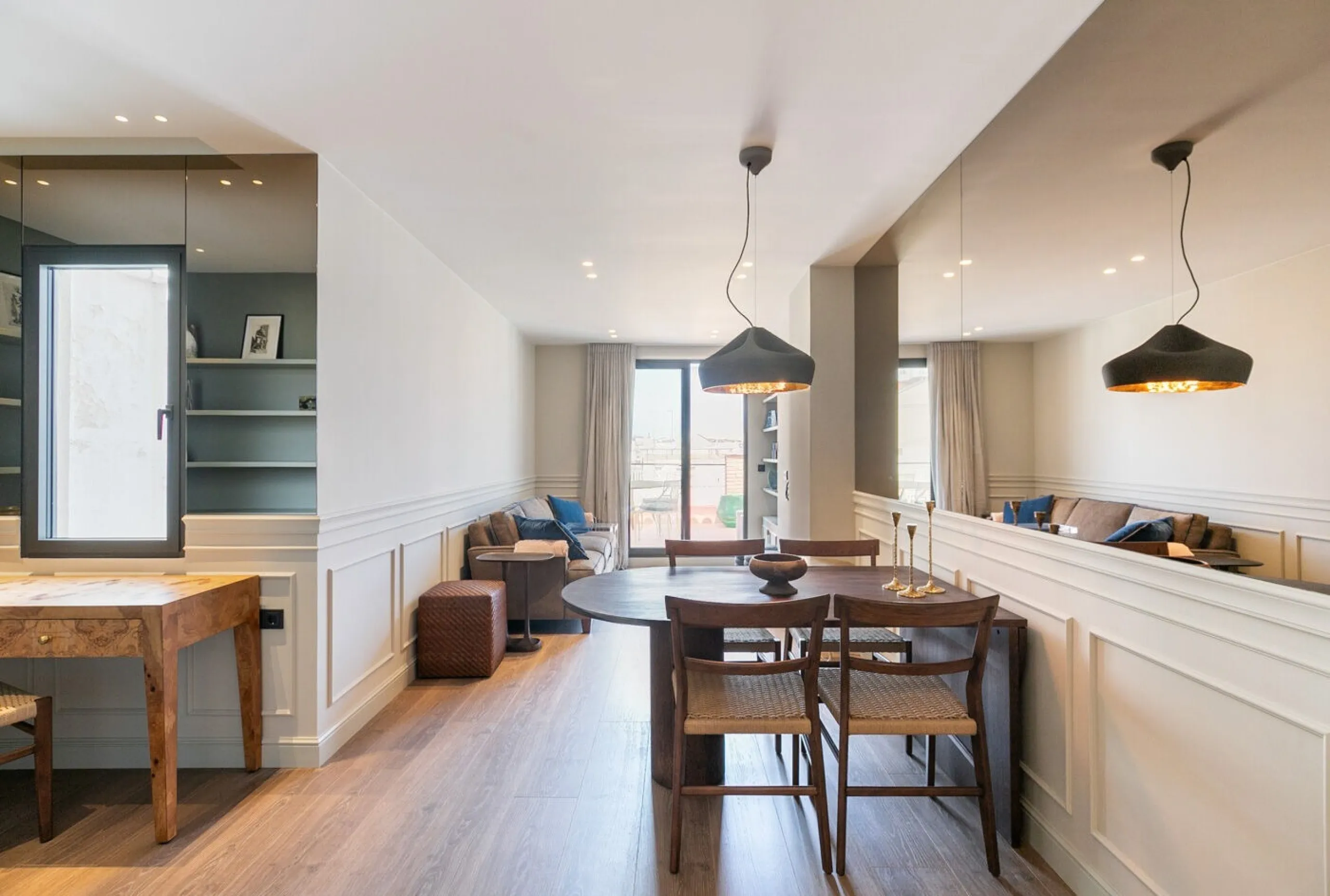 Stylish Renovated Penthouse in the Heart of Eixample Esquerra, Barcelona