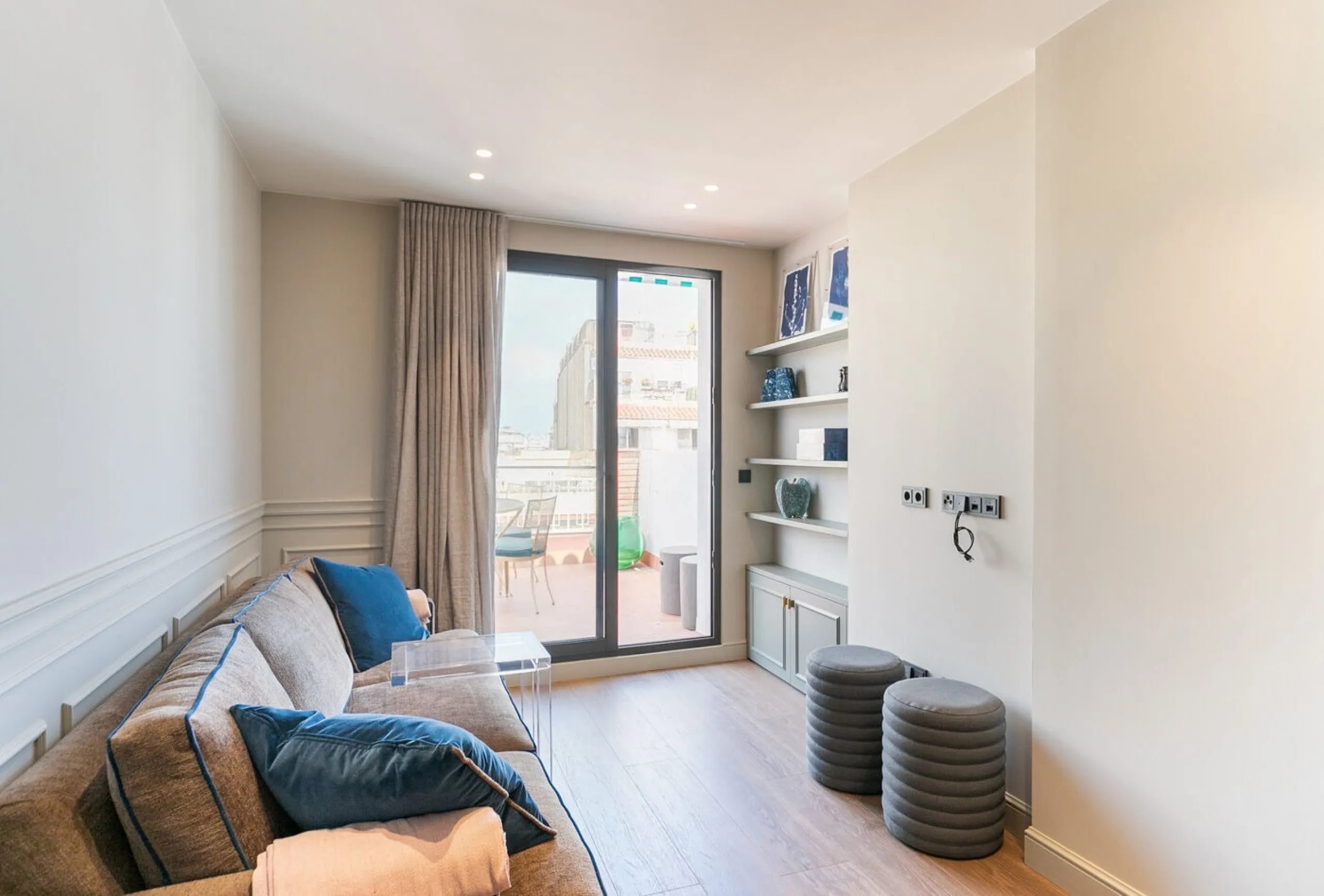 Stylish Renovated Penthouse in the Heart of Eixample Esquerra, Barcelona