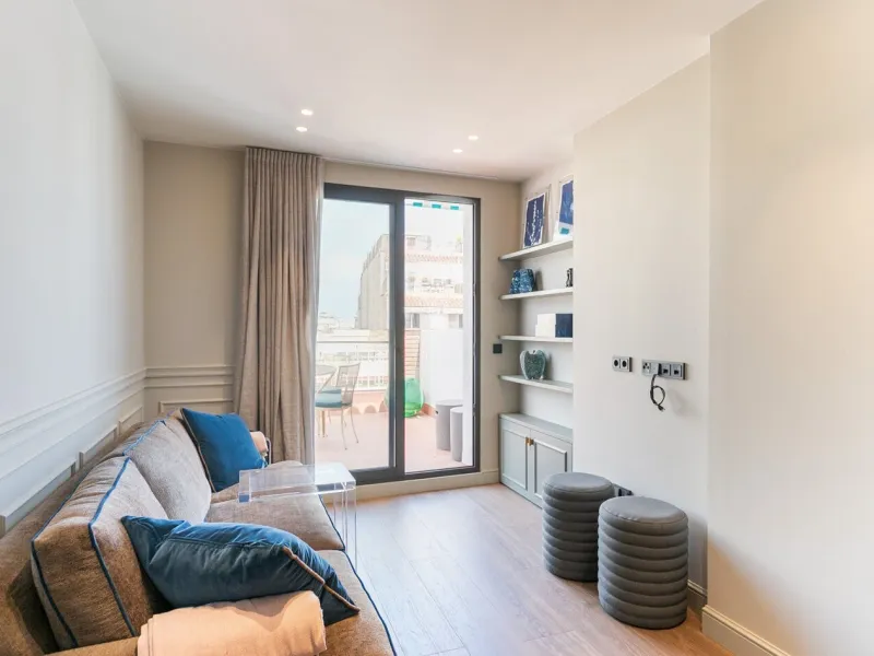 Stylish Renovated Penthouse in the Heart of Eixample Esquerra, Barcelona