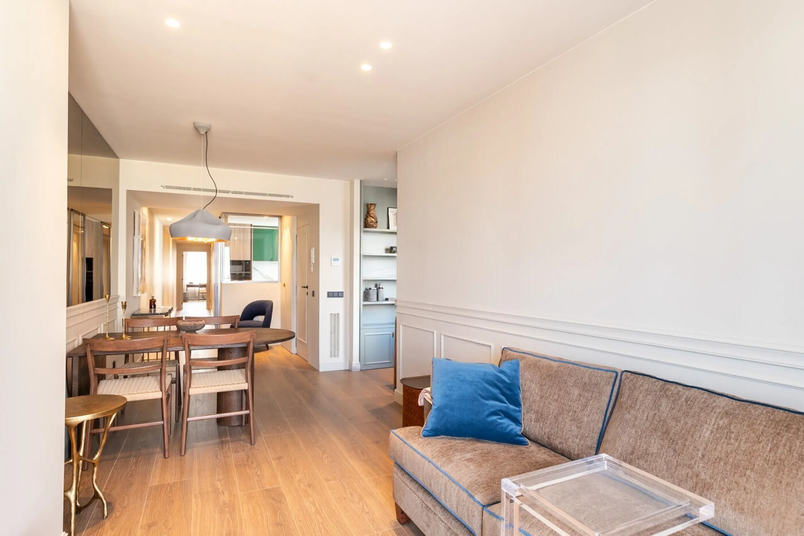 Stylish Renovated Penthouse in the Heart of Eixample Esquerra, Barcelona
