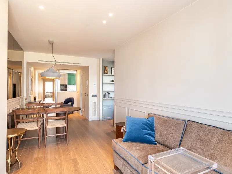 Stylish Renovated Penthouse in the Heart of Eixample Esquerra, Barcelona