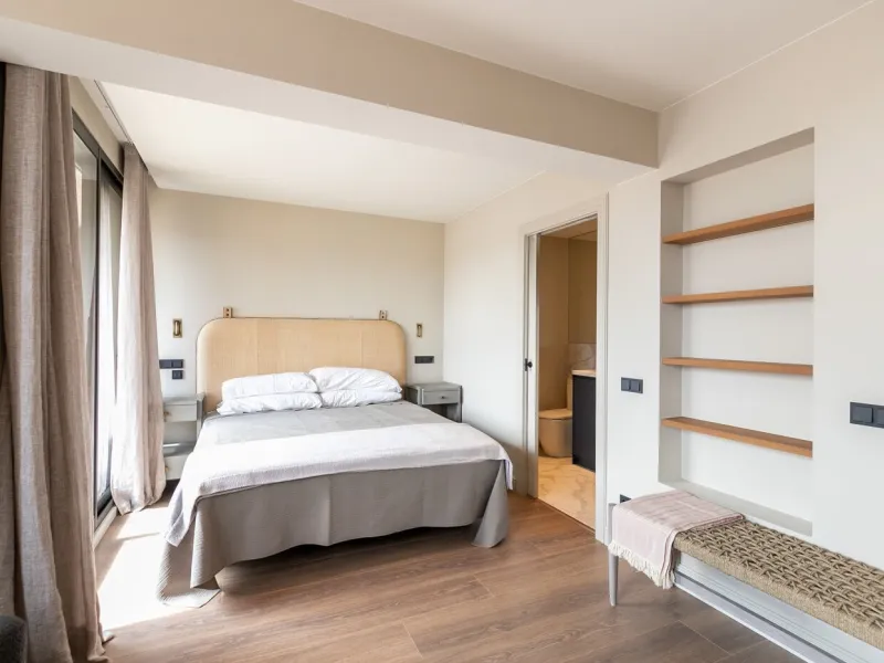Stylish Renovated Penthouse in the Heart of Eixample Esquerra, Barcelona