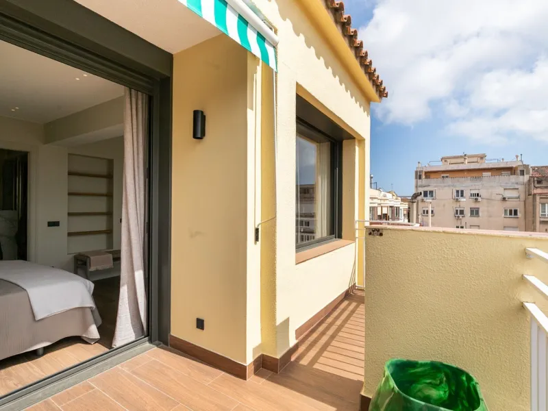 Stylish Renovated Penthouse in the Heart of Eixample Esquerra, Barcelona