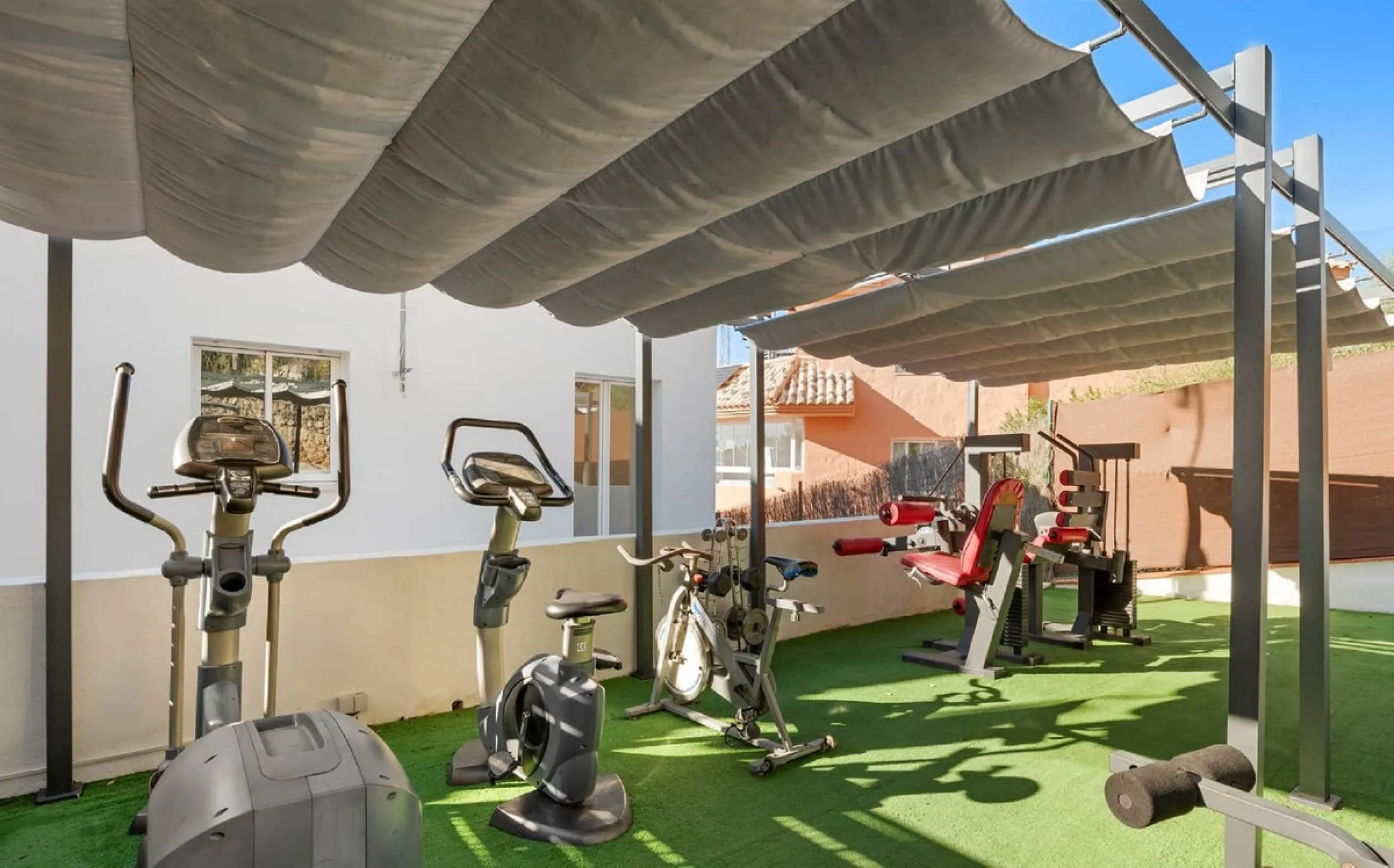 House - Semi-Detached House в продаже в Marbella, Málaga. В доме 6 спален и 4 ванных комнат. Площадь дома 358 м²